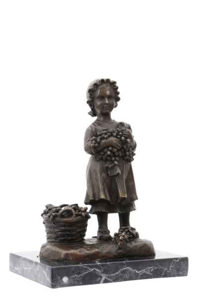 Bronzeskulptur Mädchen Korb Trauben im Antik-Stil Bronze Figur 17cm