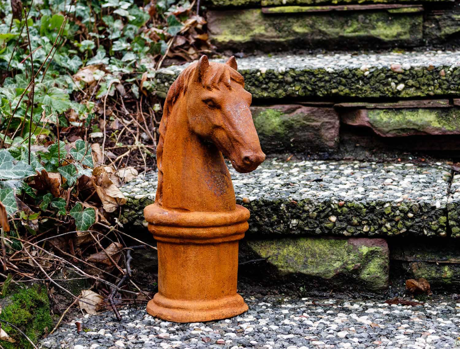 Pferdekopf auf Sockel Skulptur Eisen Figur Pferd Garten Schachfigur Horse iron 