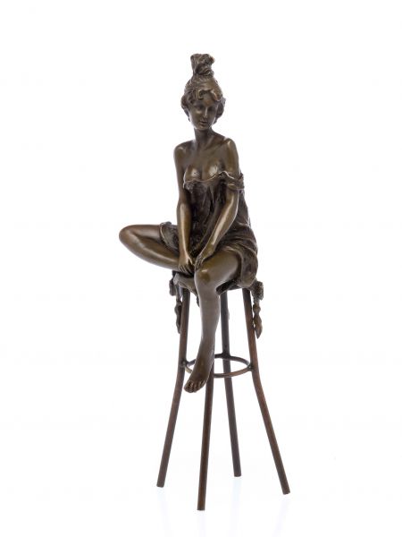 Bronzeskulptur Frau auf Barhocker Bronze Barfrau Figur Skulptur sculpture woman